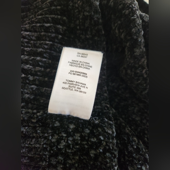 Tommy Bahama Island Luna Chenille Hoodie Black. Medium - Picture 3 of 4
